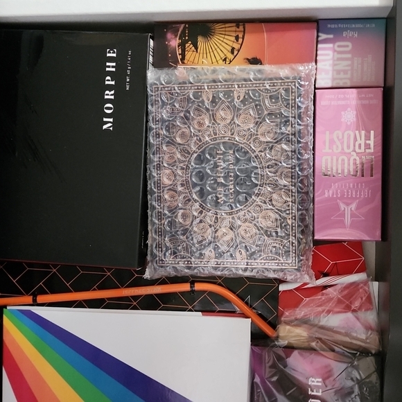 Makeup mystery bundle Retail 320- 350 - Picture 12 of 13